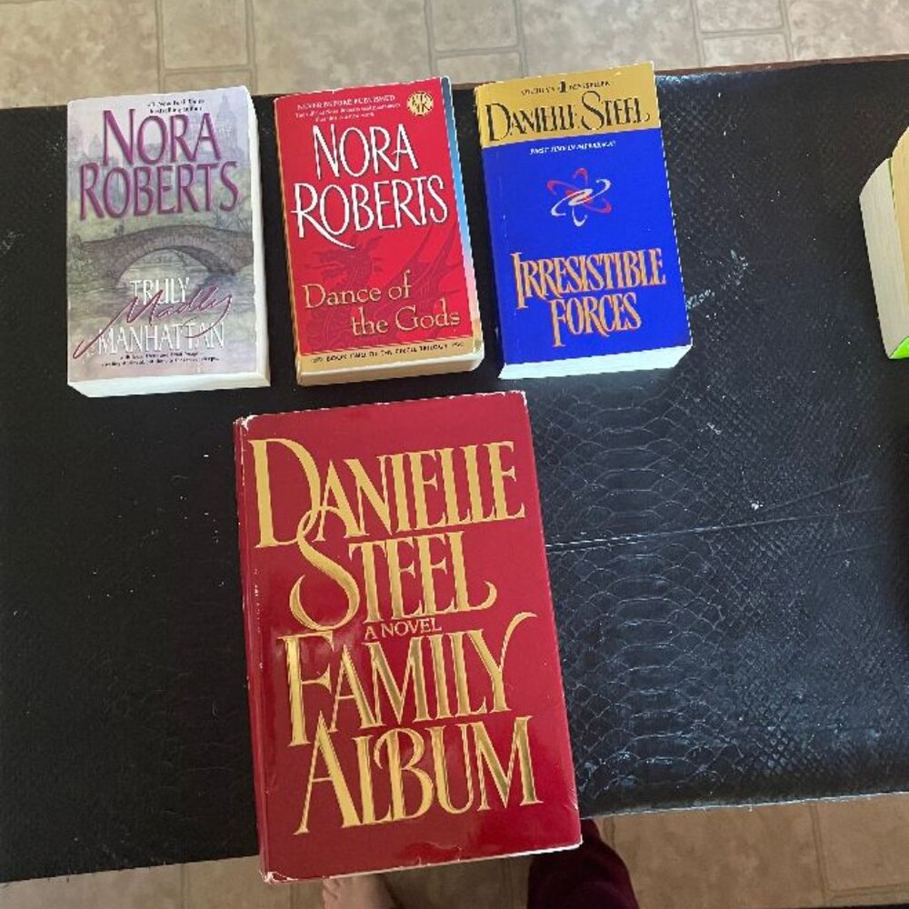 BOOKS 5 FOR $6 Nora Roberts, Danielle Steel, Mary Higgins Clark, Jackie Collins - Picture 2 of 11